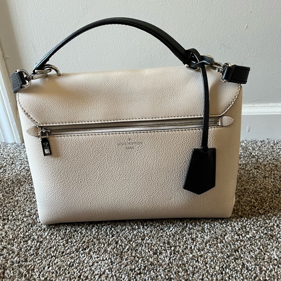 LV Lock Me - Picture 2 of 6